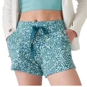 NWT ATHLETA Balance 4” Pull On SHORTIE Active Lounge SHORTS Nirvana Leopard $59